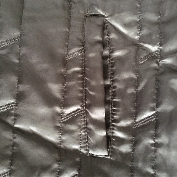 CHICO’S Gorgeous Army Green Quilted Satin Jacket/Coat - Picture 3 of 5